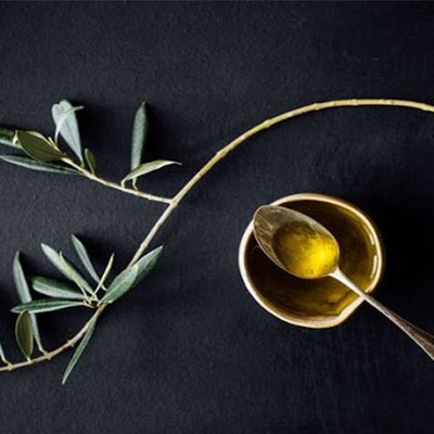5 bí quyết làm đẹp từ dầu ô liu