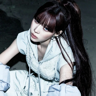 Hình ảnh Winter (aespa) với phong cách futuristic trong MV "Dirty Work".