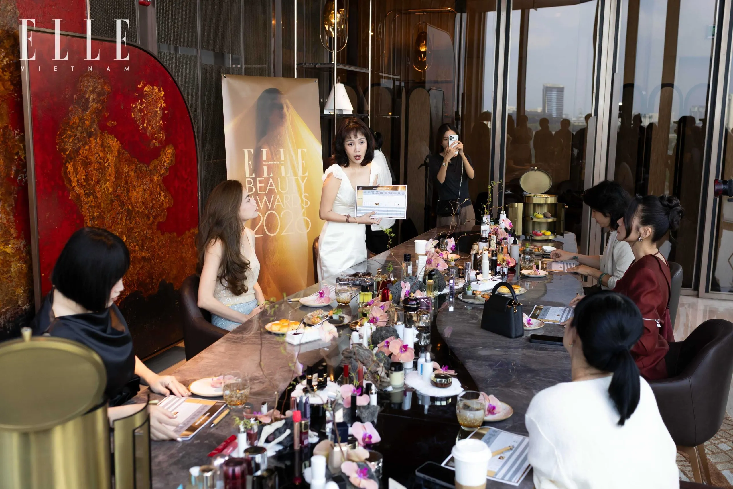 ban cố vấn tại buổi chấm điểm elle beauty awards 2026