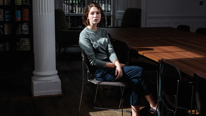 Sally Rooney tiểu thuyết gia thế hệ trẻ