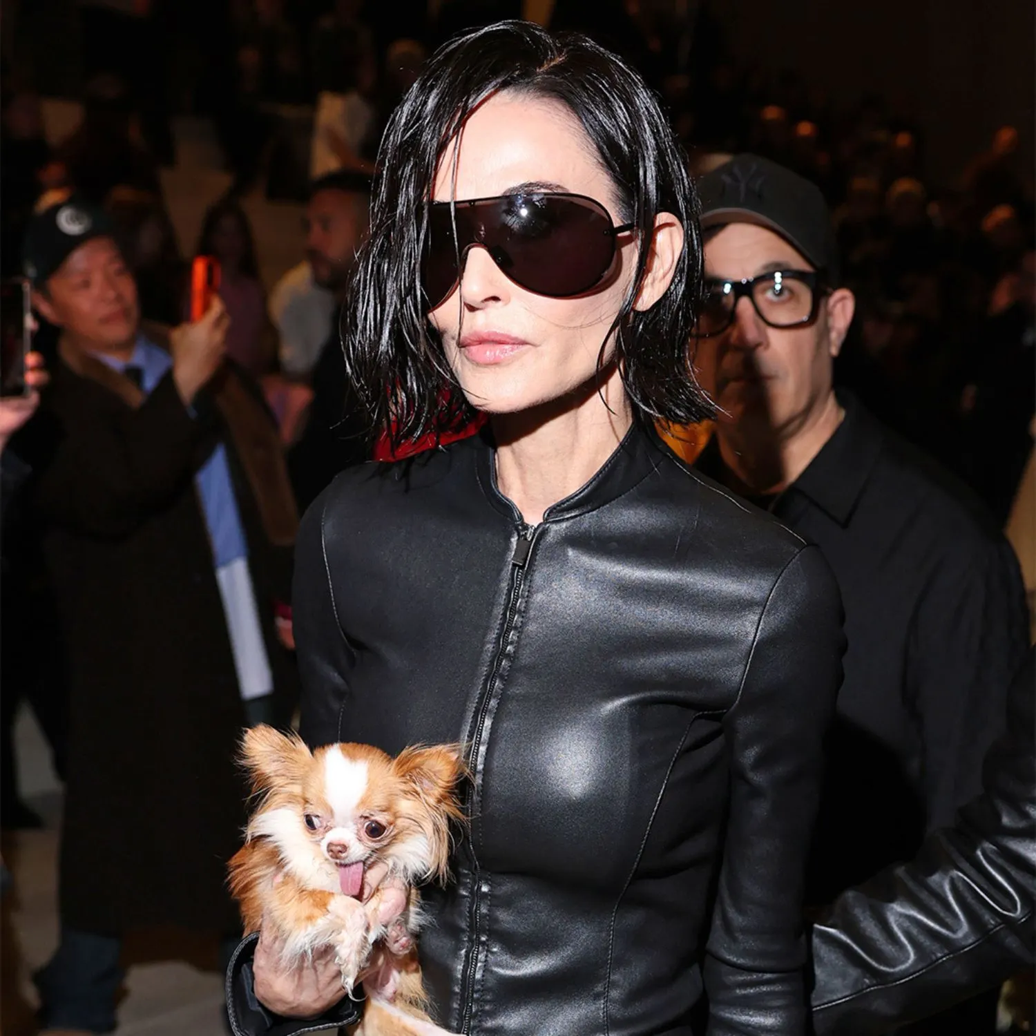 Demi Moore đầy sắc sảo trong diện mạo mới.