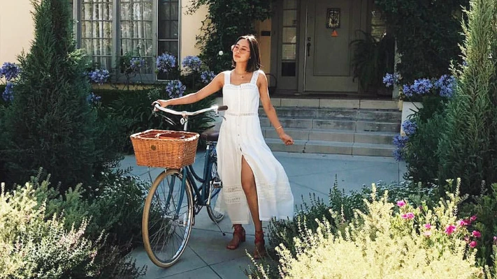 đầm maxi trắng xẻ tà đi biển aimee song