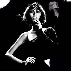 Bộ hình thời trang Thiên thần bóng đêm