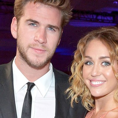 Mẹ Miley Cyrus lấp lửng về việc đính hôn của con gái