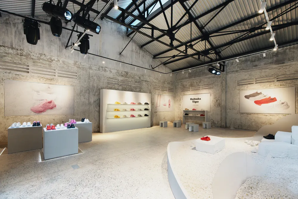 không gian ra mắt onitsuka tiger