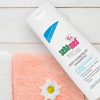 dầu gội trị gàu Sebamed ph cân bằng