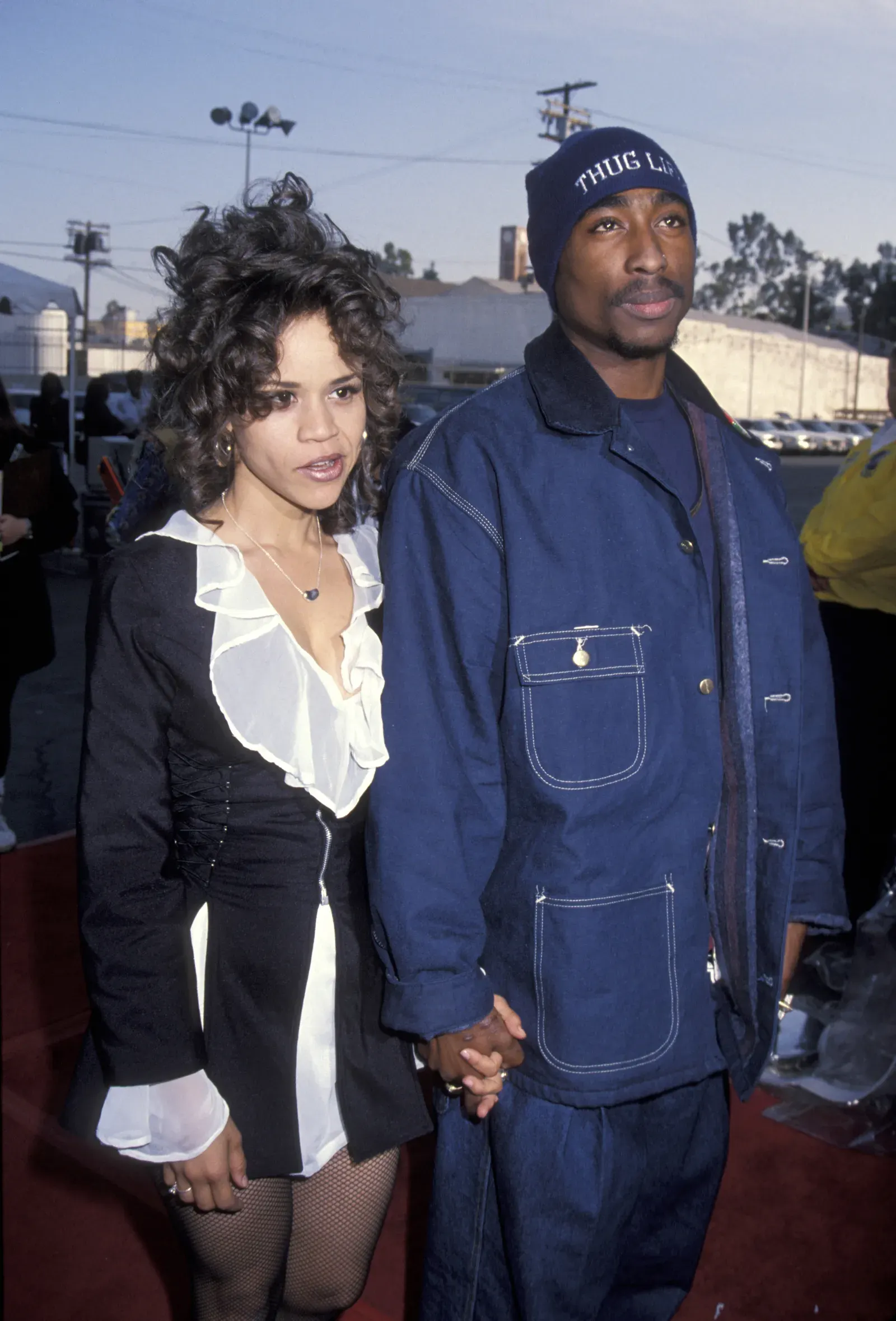 Tupac Shakur mặc áo khoác Carhartt vào năm 1993