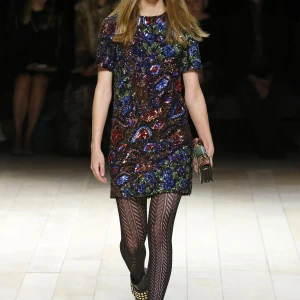 Một số mẫu ấn tượng trong BST Thu-Đông của Burberry London Fashion Week 2016