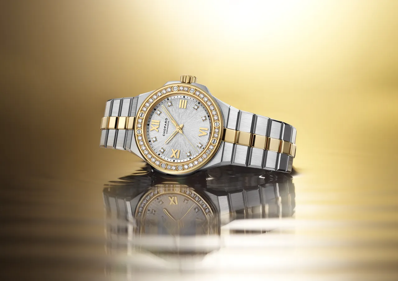 Alpine Eagle 33 mm
phiên bản vàng kim và thép Lucent SteelTM. (Ảnh: Chopard)