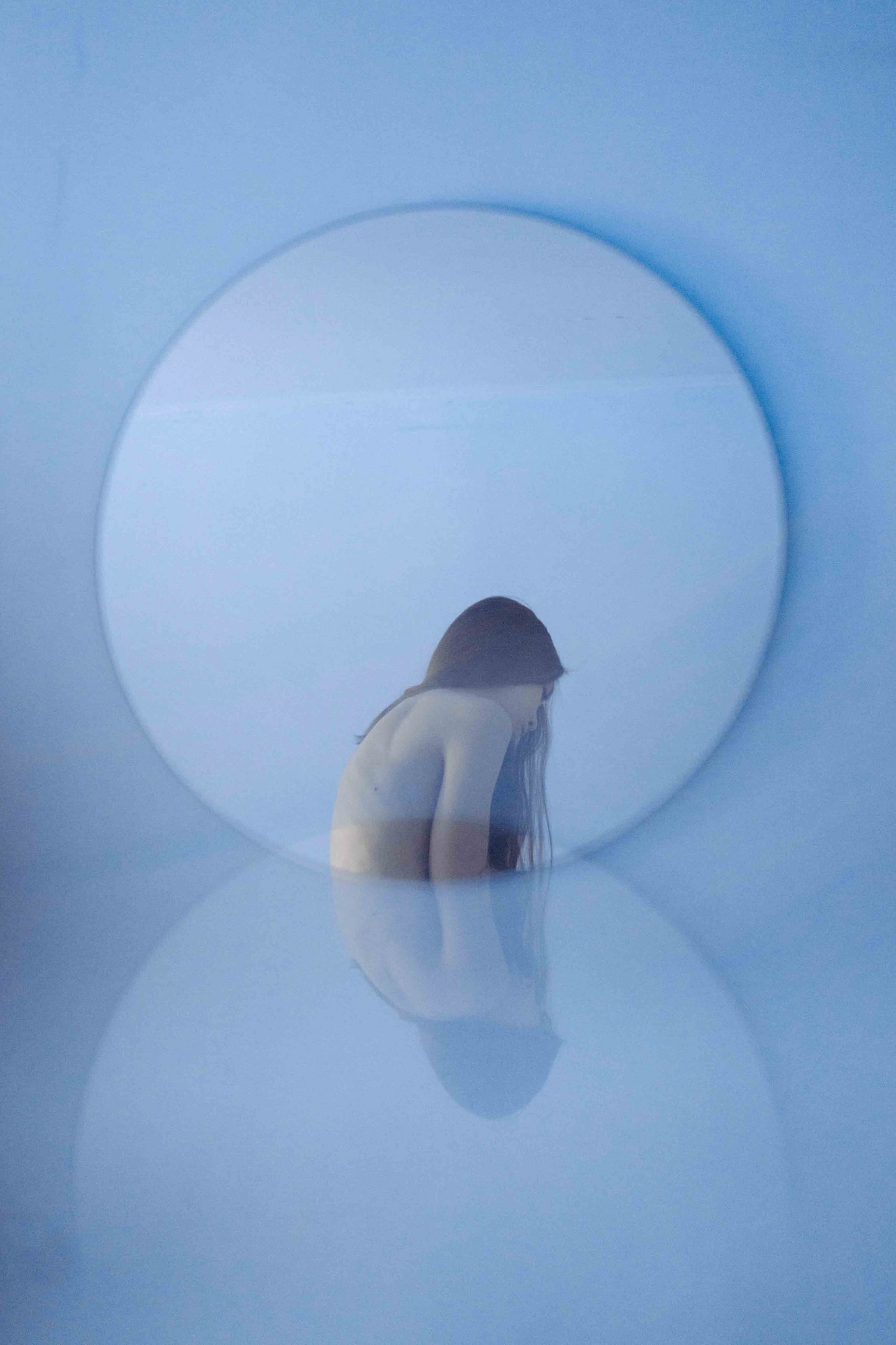 cô gái trong gương và con số thiên thần giờ trùng phút elle