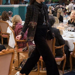 bst thoi trang chanel prefall 2017