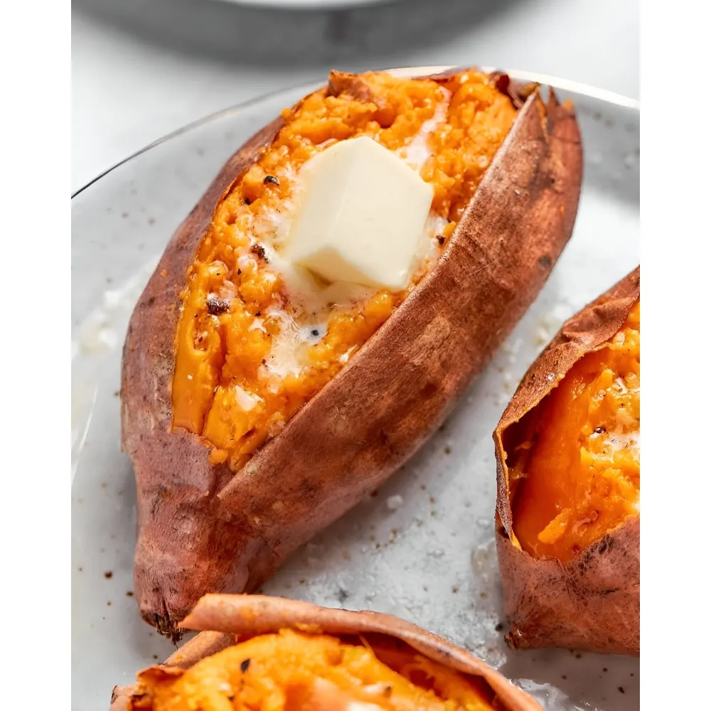 Khoai lang nướng bơ chứa nhiều beta-carotene có lợi cho mắt.