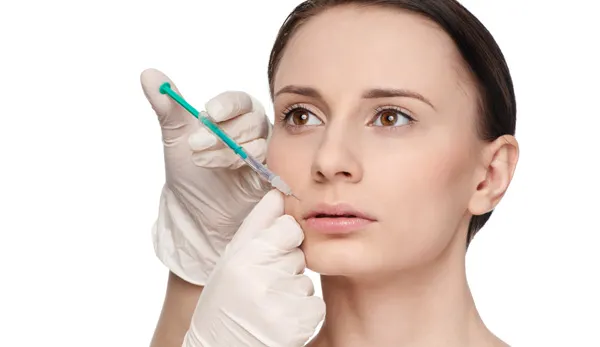 Tiêm filler là phương pháp phẫu thuật không xâm lấn, không gây nguy hiểm cho phái đẹp. 