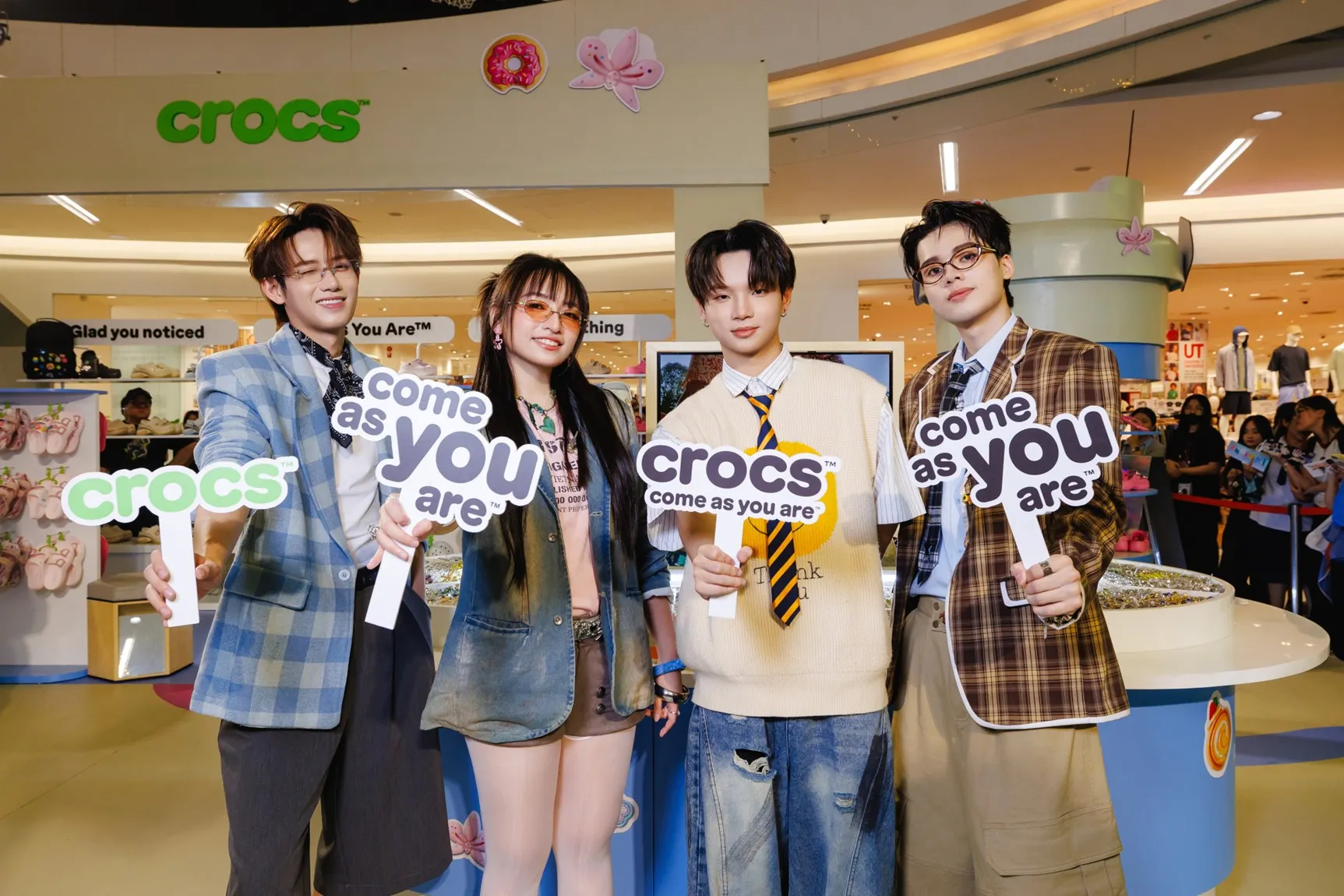 Khách mời tại sự kiện Pop Up của Crocs tại Vạn Hạnh Mall