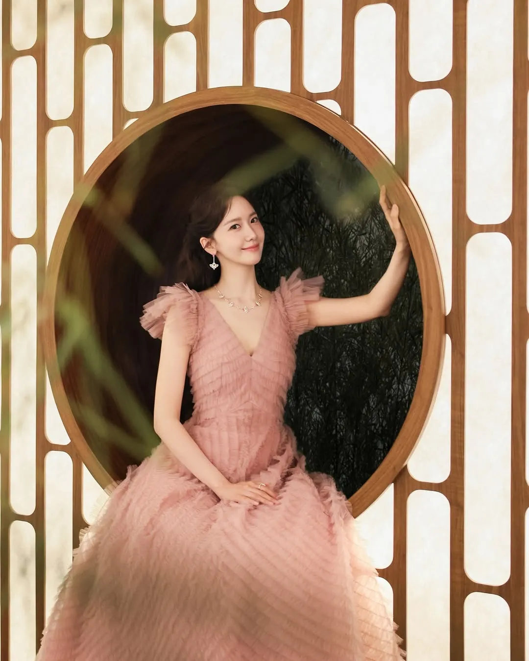 YoonA váy maxi boho chic cung song tử