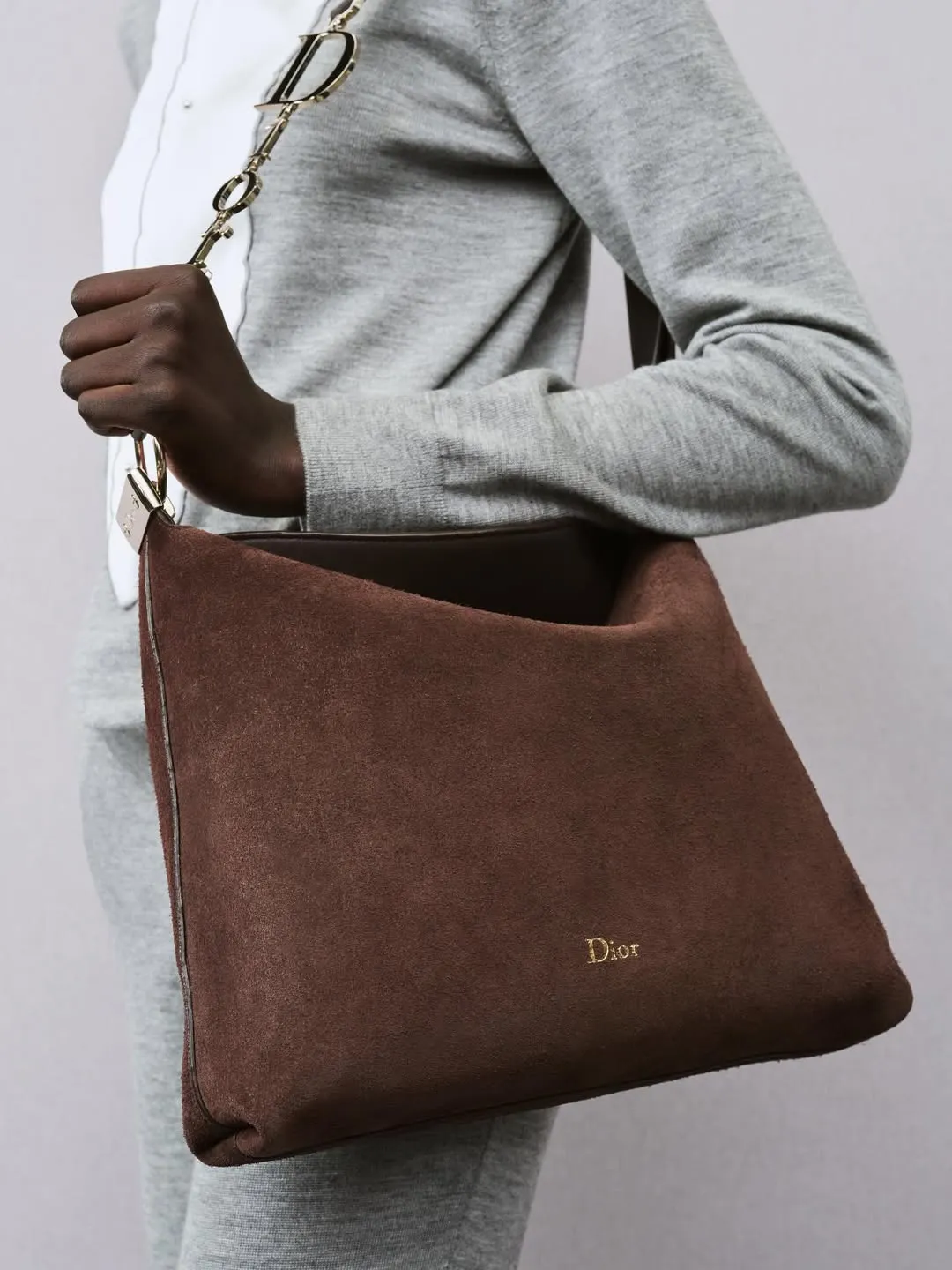 túi xách da nâu BST Dior SS26