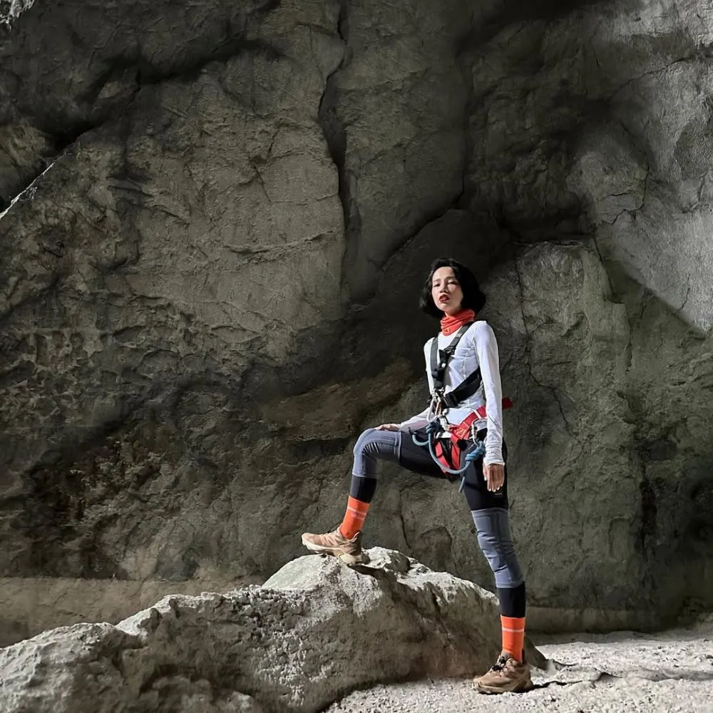 Biên tập viên ELLE Việt Nam - chị Nicky Khánh Ngọc trekking.