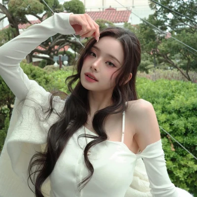 YouTuber Hàn Quốc Song Ji A sở hữu mái tóc nâu sành điệu.