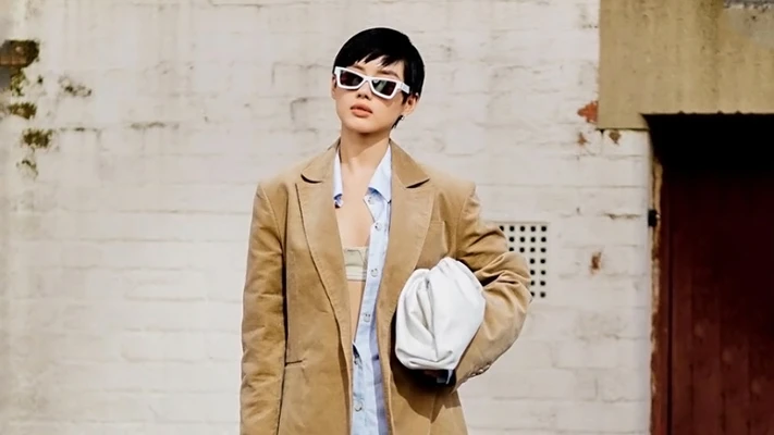 xu hướng thiết kế túi cầm tay pouch clutch năm 2020