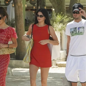Kendall Jenner mang phong cách 
