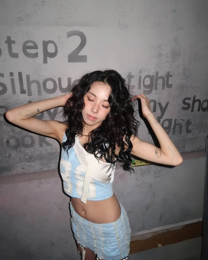 mini skirt Chaeyoung