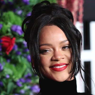 Rihanna hoạt động vì quê hương