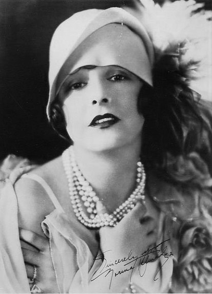 Đầm flapper: lịch sử phát triển - Thế giới thời trang - ELLE.vn