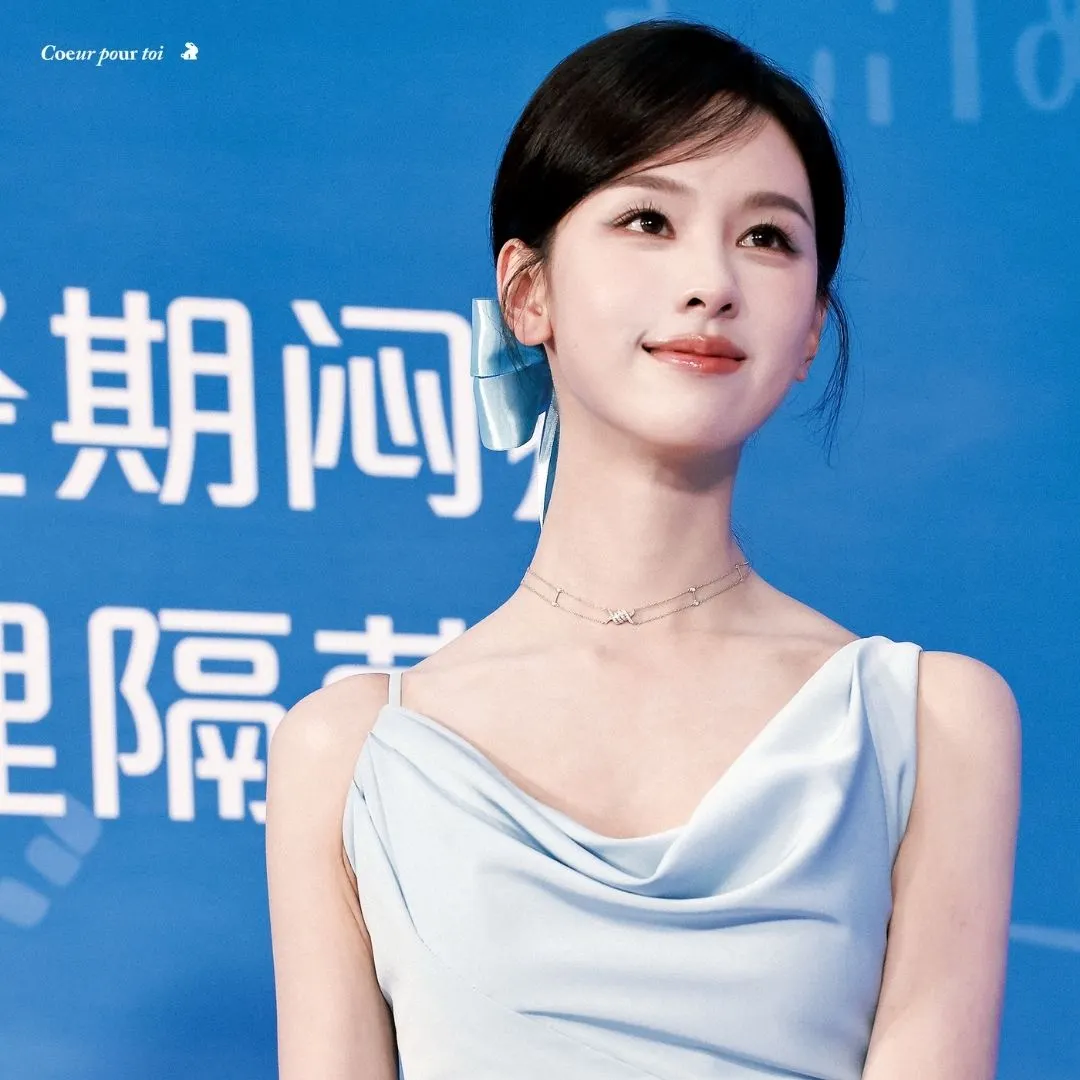 Hình ảnh nữ chính phim "Quý nữ" (2025) với lối trang điểm tinh tế tại sự kiện Whisper ở Thượng Hải.