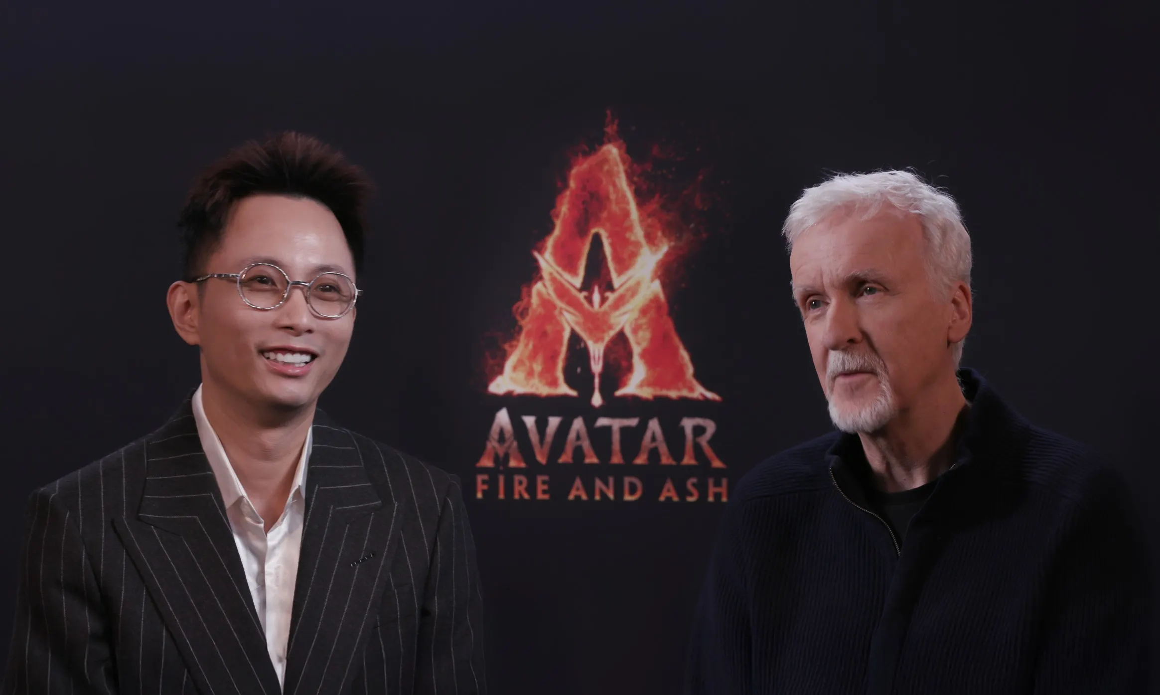 Rapper Rhymastic trò chuyện với đạo diễn phim "Avatar: Lửa Và Tro Tàn" James Cameron.