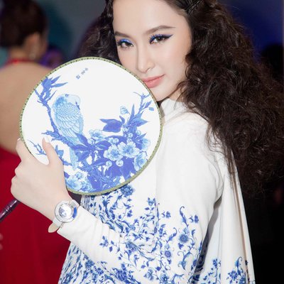 Phong cách thời trang của cô nàng Angela Phương Trinh những tháng cuối năm 2016