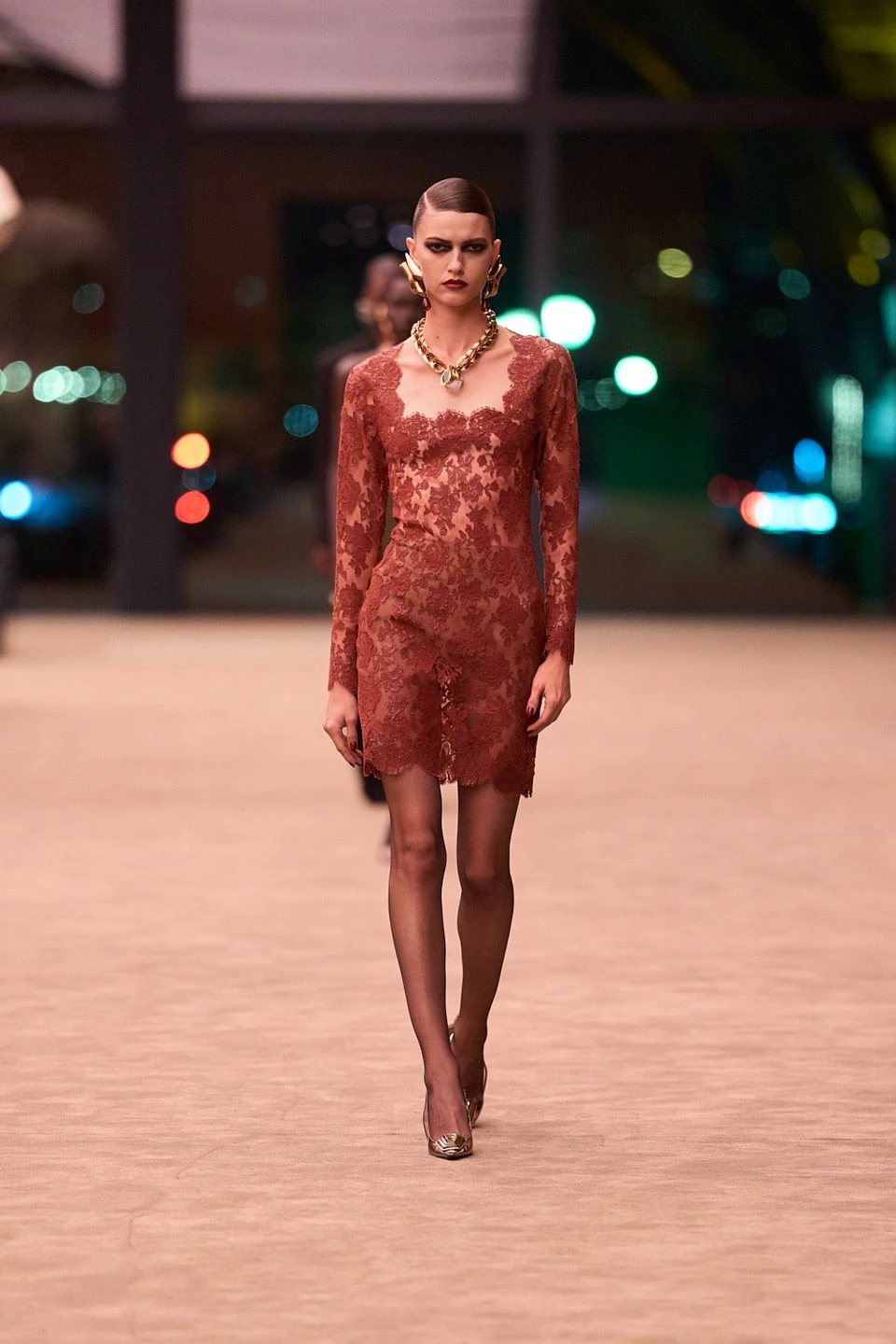 BST Saint Laurent Thu-Đông 2026.