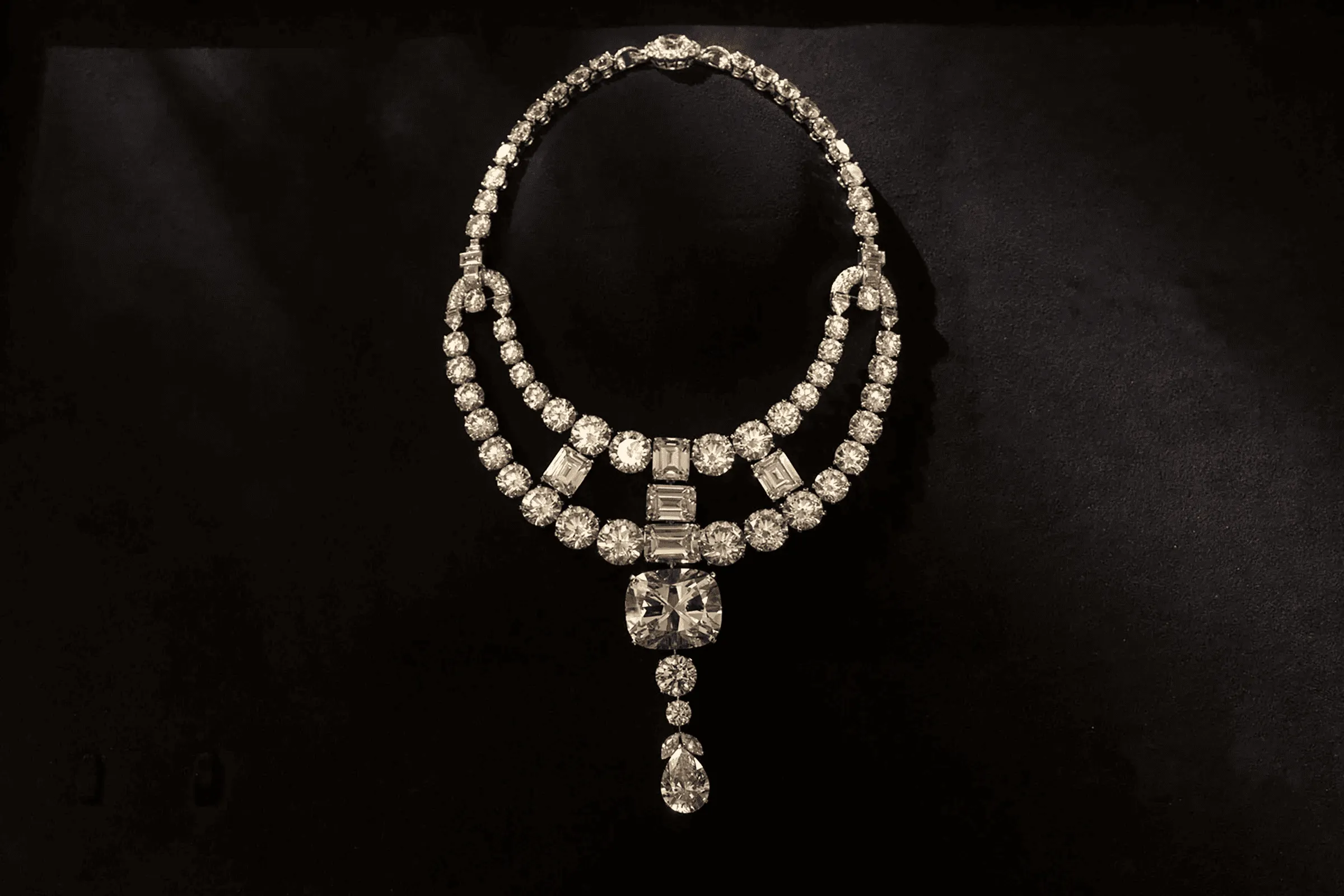 vòng cổ kim cương phim ocean Cartier
