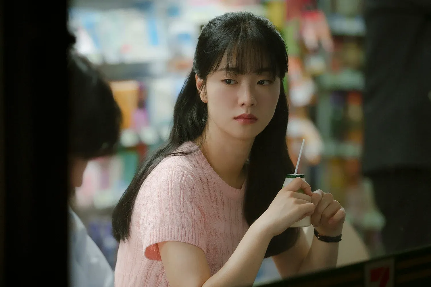 nữ chính diện áo hồng our movie