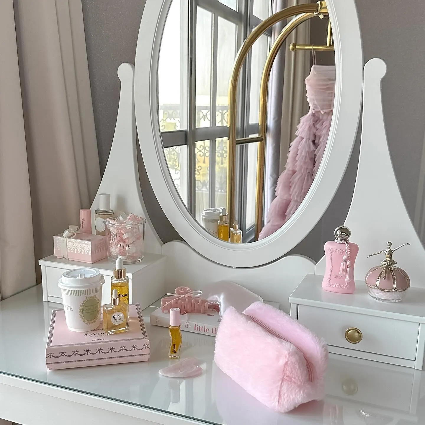 trang trí bàn trang điểm nghệ thuật