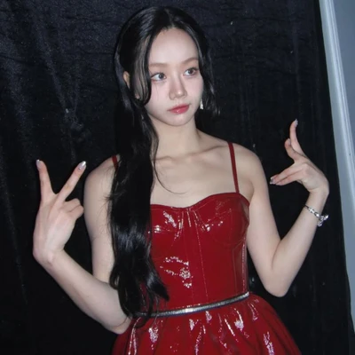 Thời trang Lee Hyeri trong chuyến đi đến Việt Nam