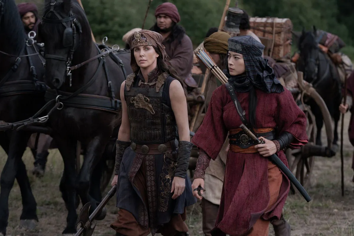 Charlize Theron và Ngô Thanh Vân trong phần đầu của The Old Guard. (Ảnh: Netflix)