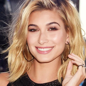 Bí quyết dưỡng da, giữ dáng của nàng thơ Hailey Bieber