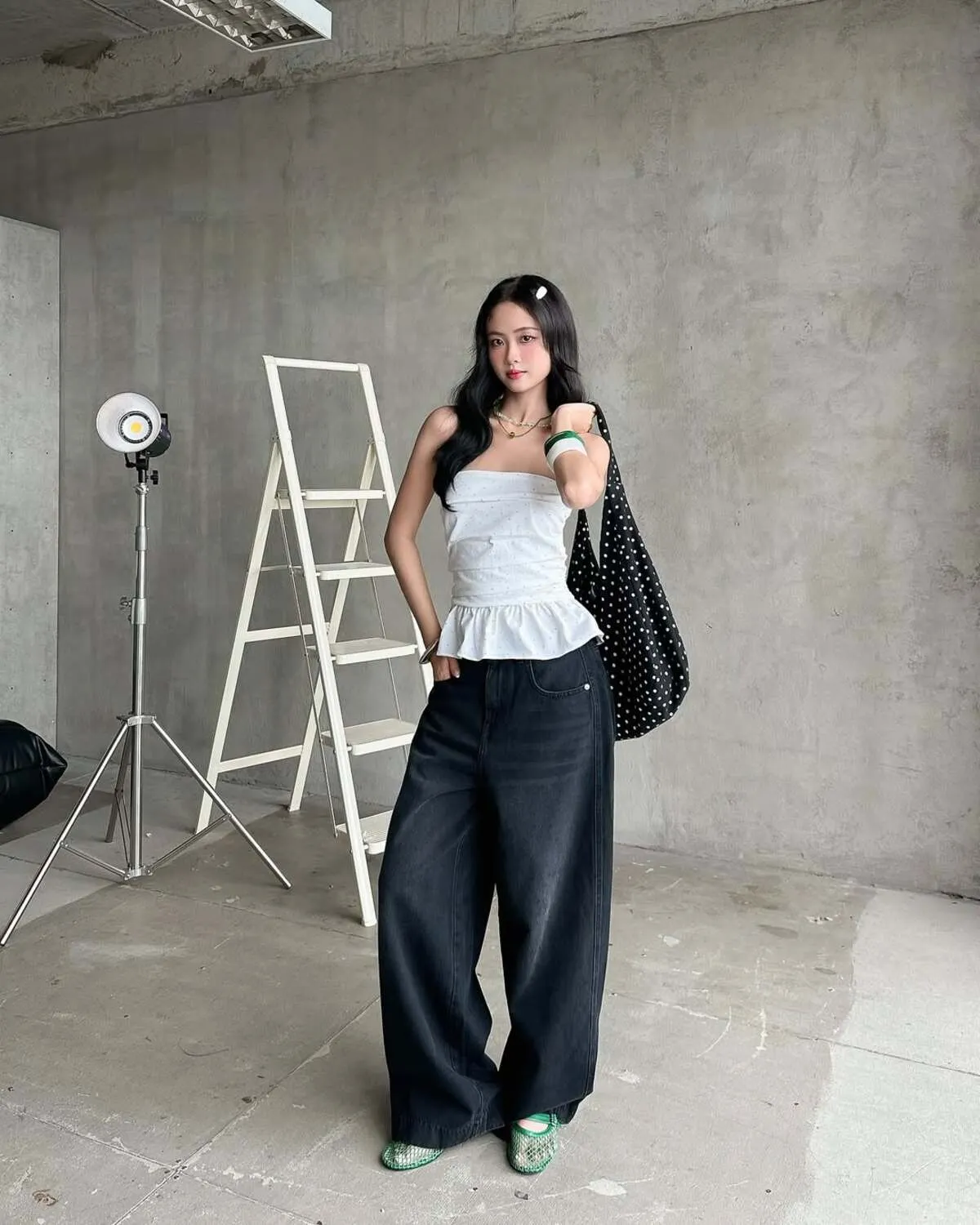 quần jeans KIDO phối áo tube top 