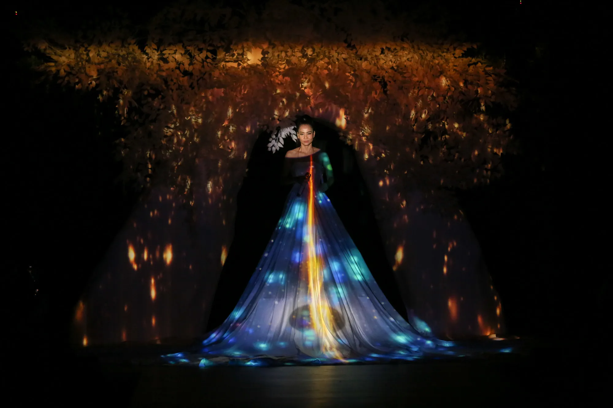 Quỳnh Paris Deja Vu show - elle vietnam 8