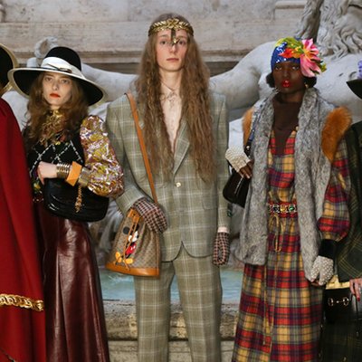 người mẫu tại hậu trường bst gucci cruise 2020