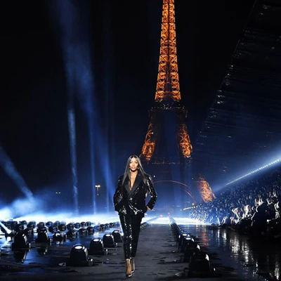 tin thời trang ysl xuân hè 2020 naomi campbell tháp effeil