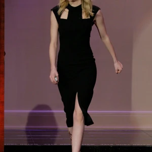 Thời trang tuổi 30 với váy đen