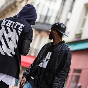 Off-White lần đầu trình làng dòng thời trang đường phố giá 