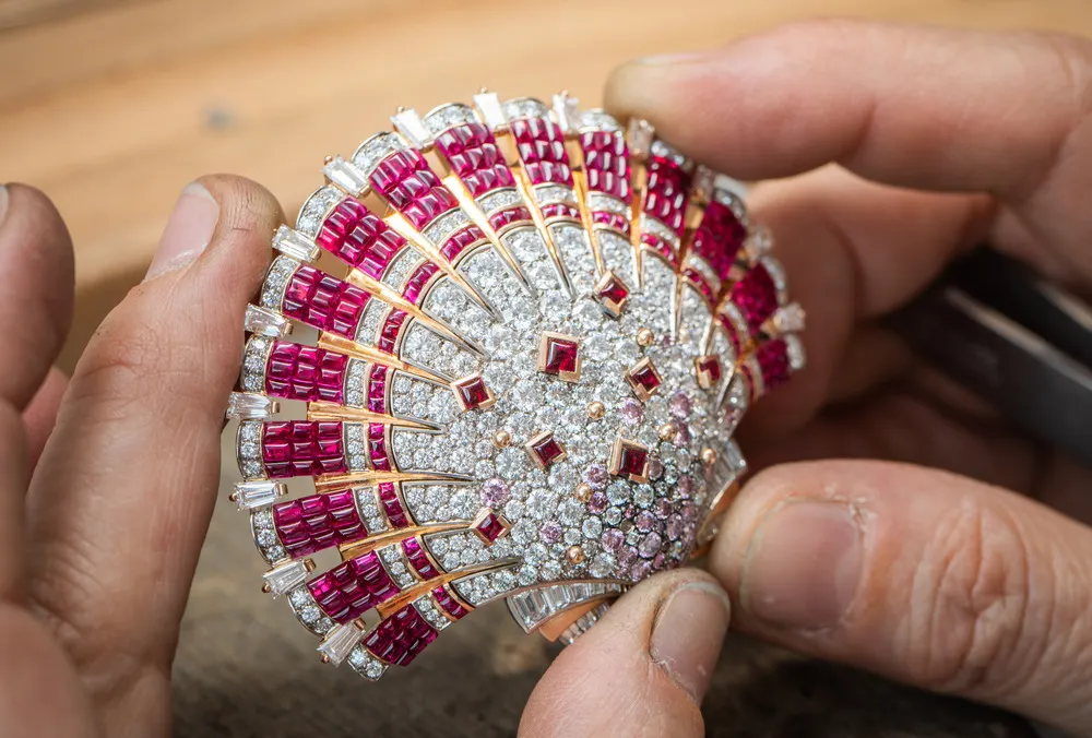 vỏ sò trang sức Van Cleef & Arpels