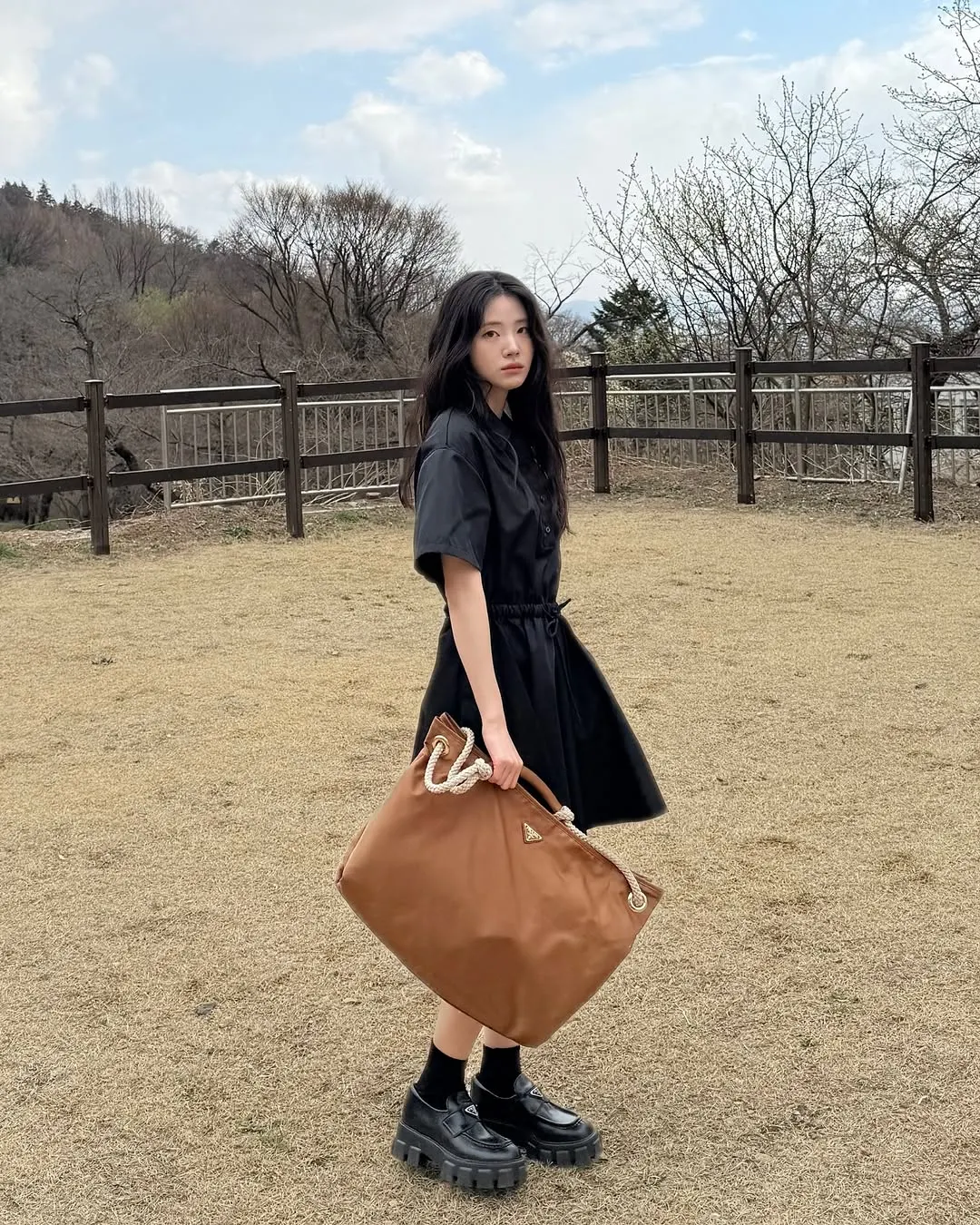 đầm sơ mi shin si ah Resident Playbook