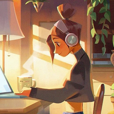 cô gái đang ngồi làm việc trên laptop và đeo tai nghe
