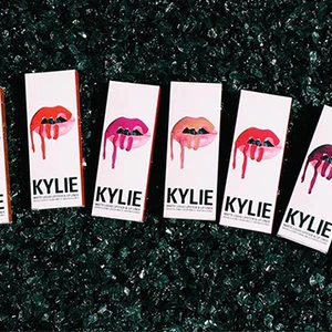 Bộ son nước Lip Kit by Kylie dưới góc nhìn của chuyên gia