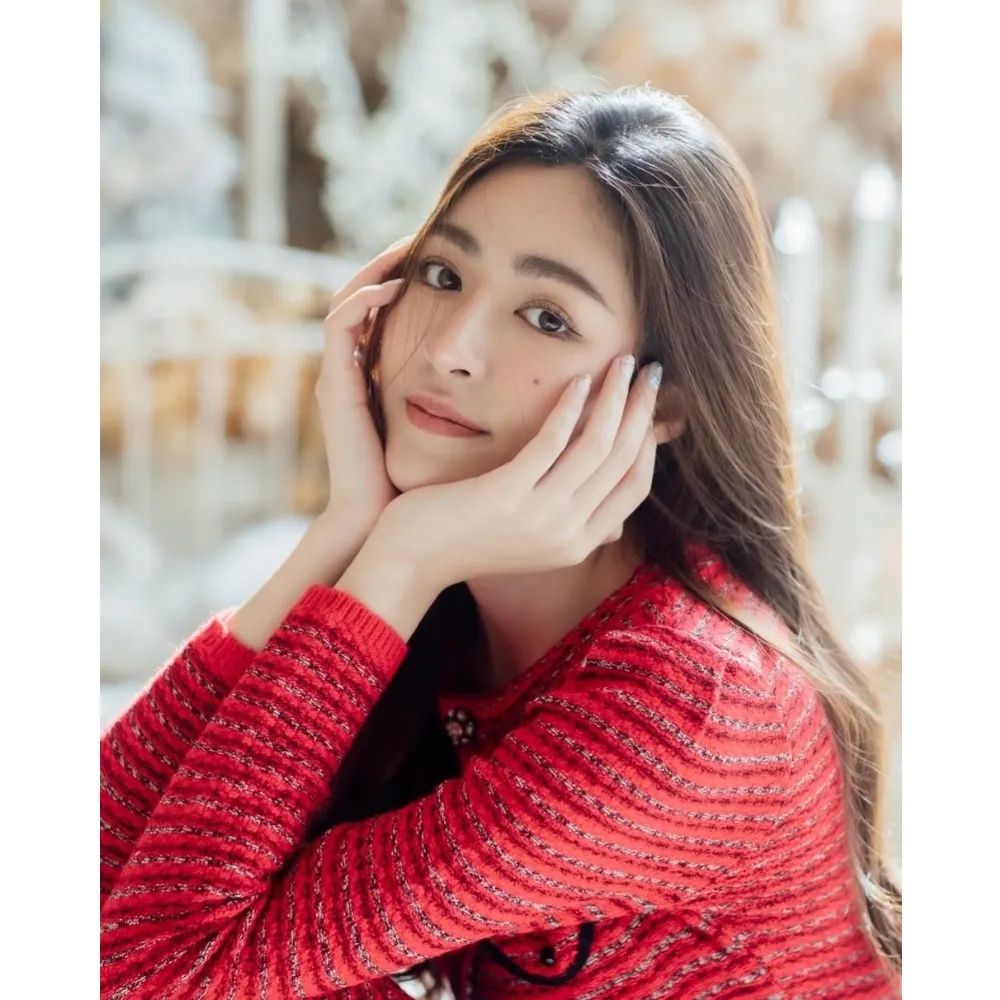 Làn da mềm mại không tì vết của nữ diễn viên Thái Lan Lingling Kwong. 