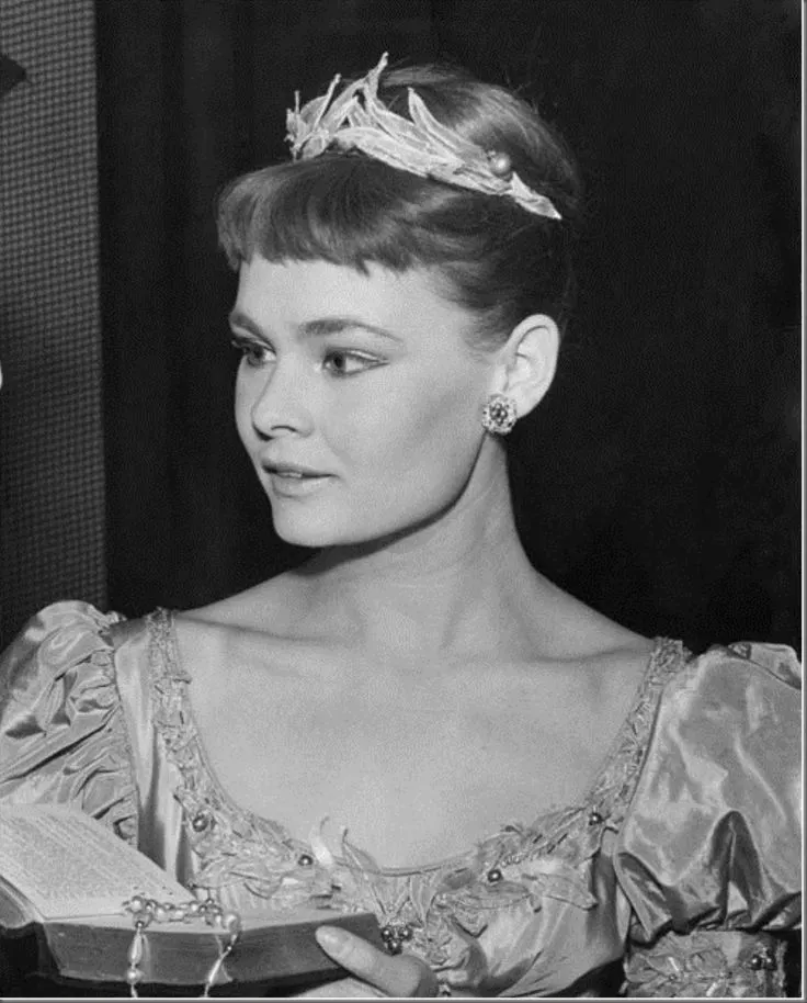 Nét đẹp lão của nữ diễn viên gạo cội Hollywood - Judi Dench ELLE VN