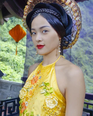 Hạ Vi trong poster của bom tấn Tấm Cám Chuyện chưa kể elle Vietnam featured